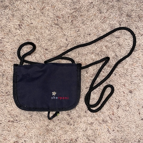 Sherpani black crossbody wallet - Picture 1 of 2
